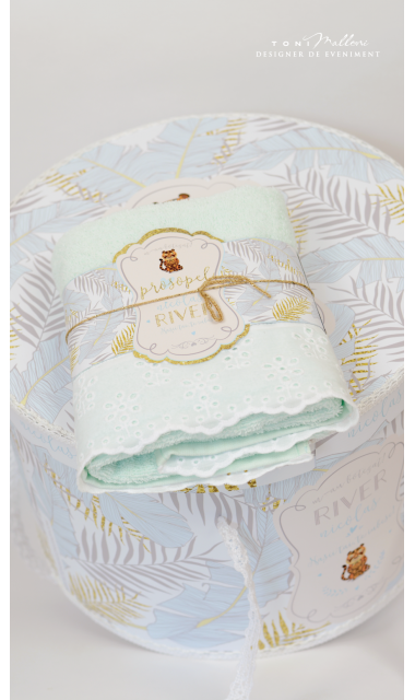 Trusou de botez cu broderie personalizata pentru baieti, Little tiger 4